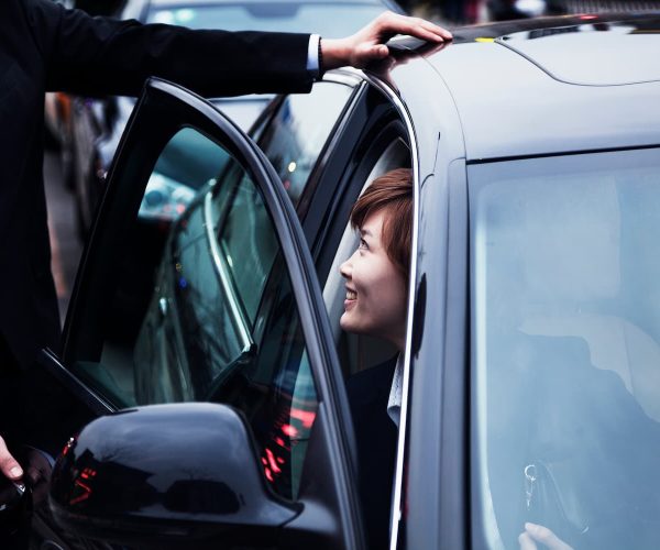 businessman-opening-car-door-for-businesswoman-dur-2024-10-23-08-32-05-utc-1.jpg
